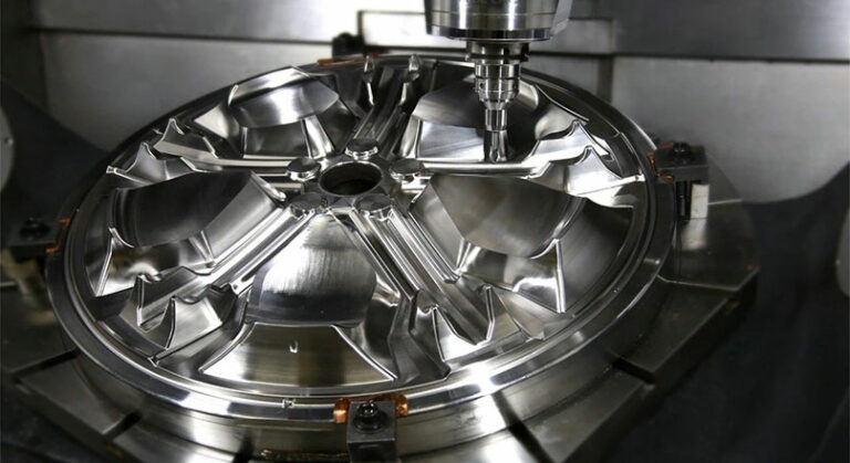 Công Nghệ Gia Công Khuôn Mẫu: Chìa Khóa Nâng Tầm Sản Xuất Chính Xác